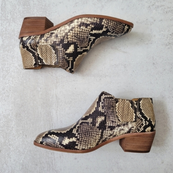 042. Madewell Low Chelsea Boots Snakeskin Leather Size 7 - Picture 1 of 7